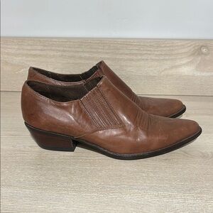 Guess Leather Women’s Shoes 8.5